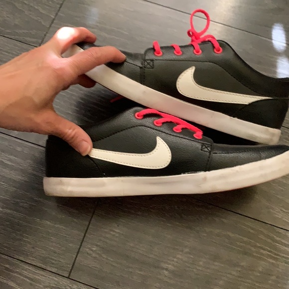 Nike Shoes - Nike women’s 7 preowned